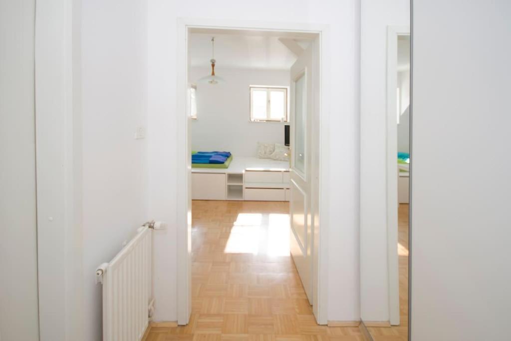 The Cute, Sunny Apartment In The Center +P Liubliana Exterior foto