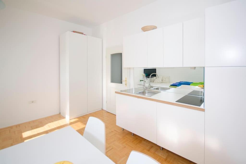 The Cute, Sunny Apartment In The Center +P Liubliana Exterior foto